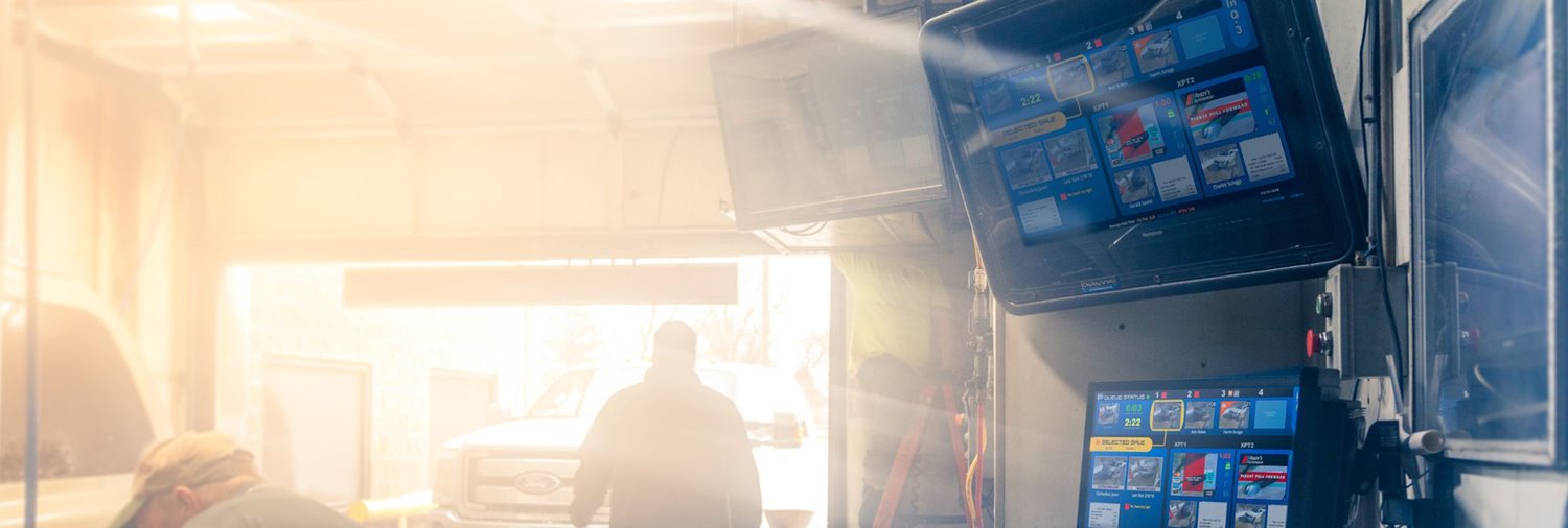 drb carpics queuing software touchscreen terminal at car wash tunnel entrance