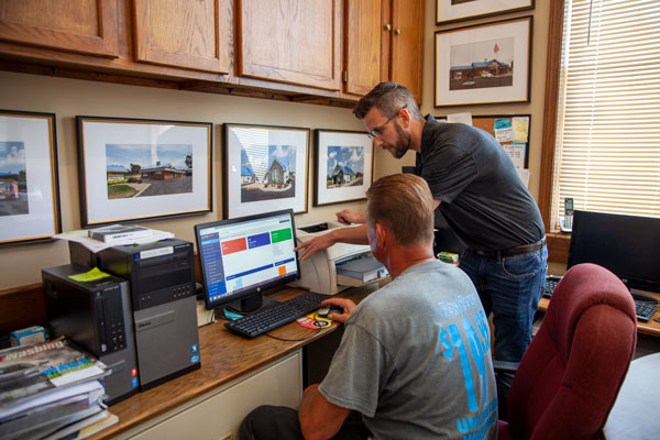 drb representative helps car wash operator on the manager workstation 