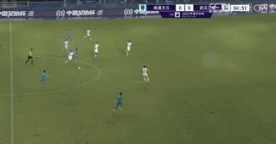 美女叉开双腿